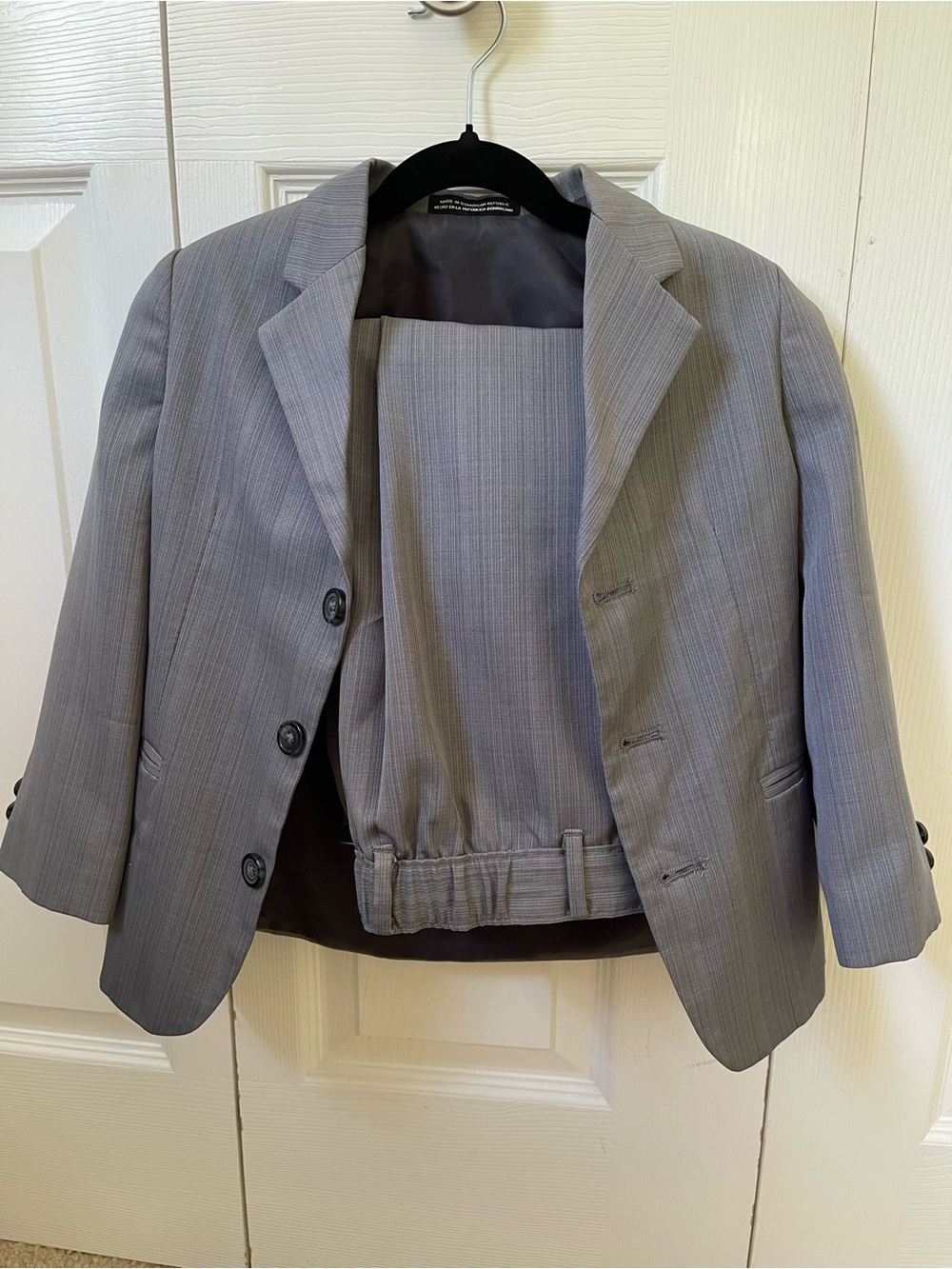 Little Boy Gray Suit Jacket and Pants
Size 5
Amherst 
Good condition